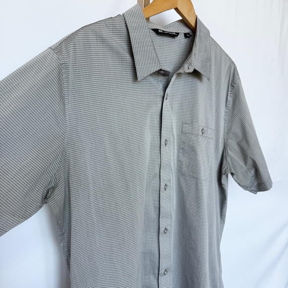 Travis Mathew Men's XL Gray Striped Short Sleeve Button-Up Shirt Cotton Golf - Picture 6 of 11